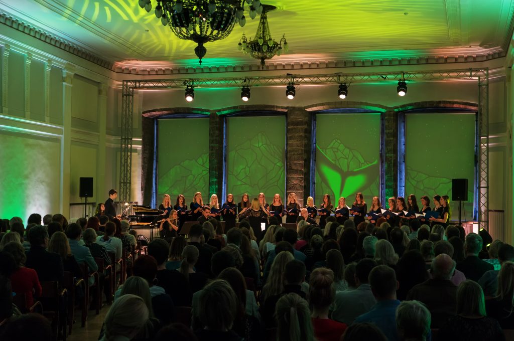 Choir Sireen performing
