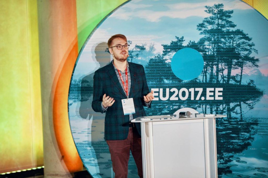 Ivo, presenting